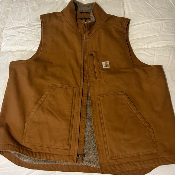 Men’s Carhartt Mock-Neck Sherpa Lined Oversized Vest - Picture 2 of 5